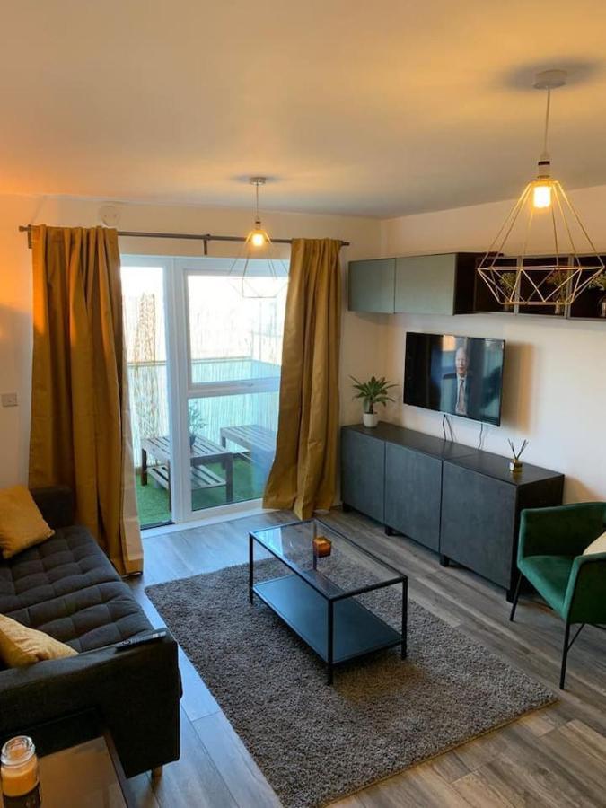 Lovely 1-Bed Serviced Apartment With Free Parking West Thurrock Exterior foto