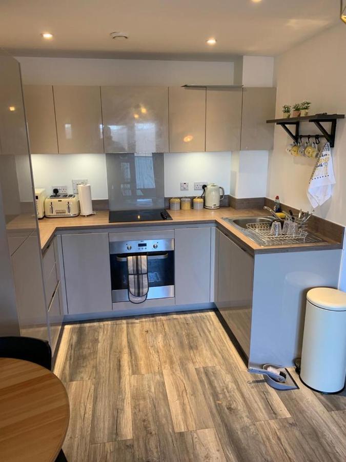 Lovely 1-Bed Serviced Apartment With Free Parking West Thurrock Exterior foto