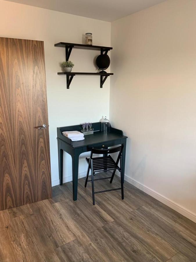 Lovely 1-Bed Serviced Apartment With Free Parking West Thurrock Exterior foto